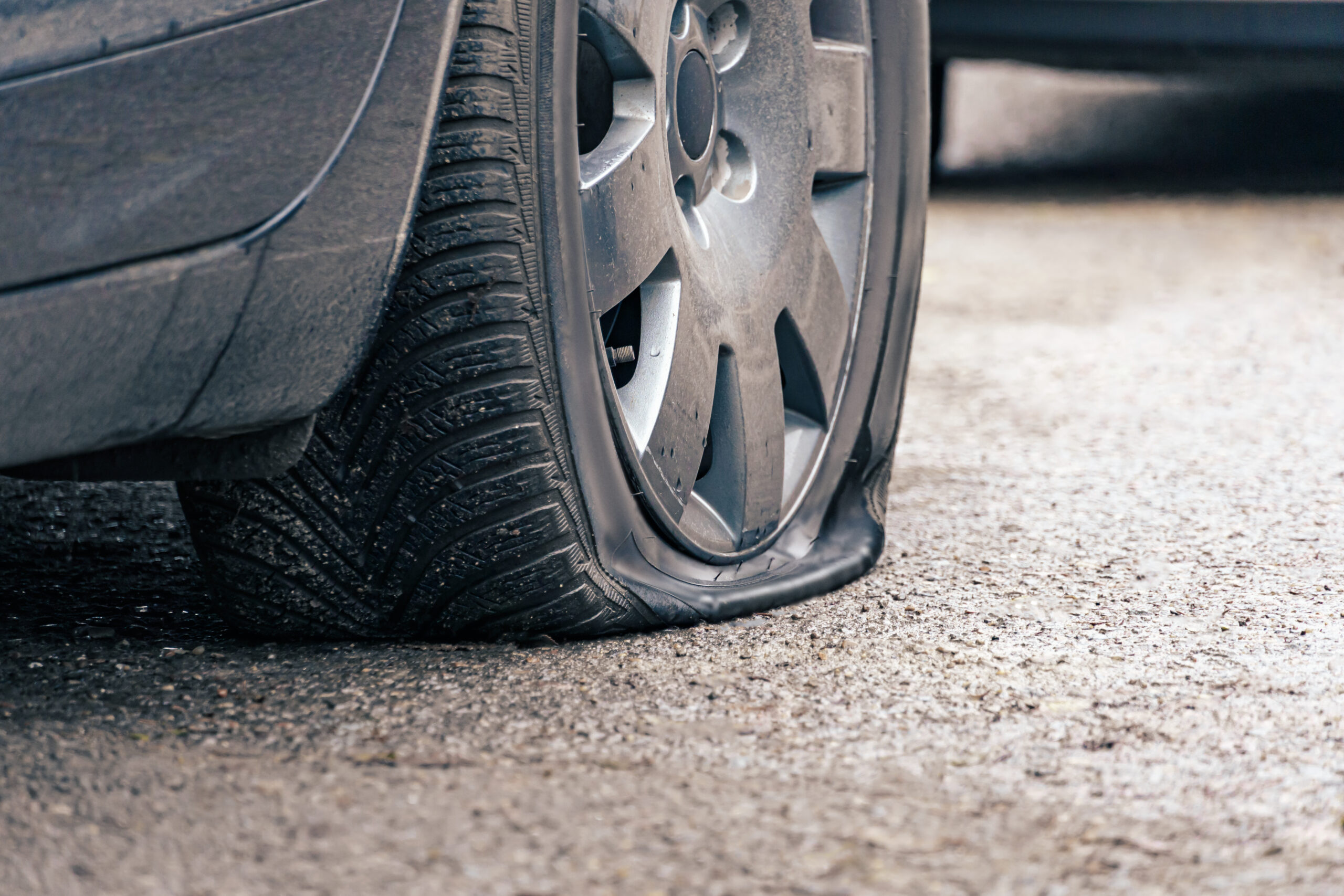 How do you know when tyres need replacing?